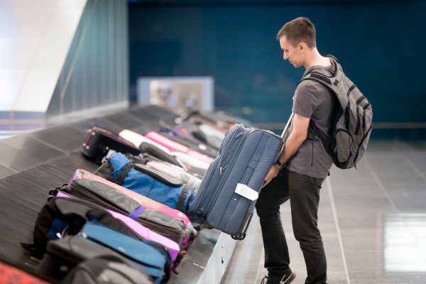 executive-travel-assistant-luggage-identifying-your-suitcase-at-the-airport